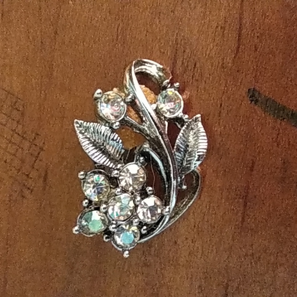 Clip Earring Bundle - Picture 2 of 7